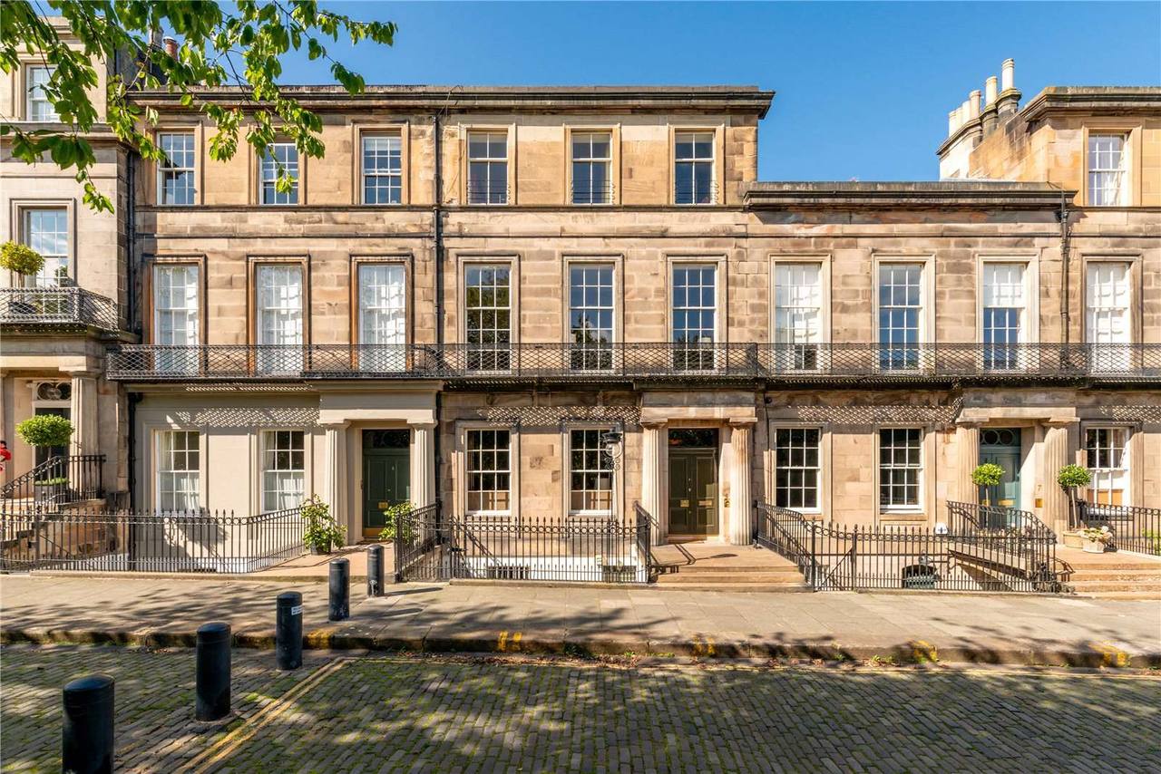 Elegant Georgian Retreat on Regent Terrace